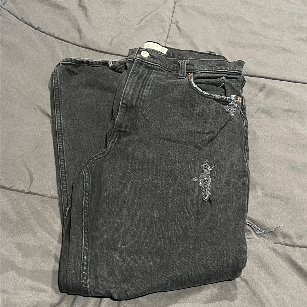 Women’s Abercrombie 90’s straight distressed black Jeans